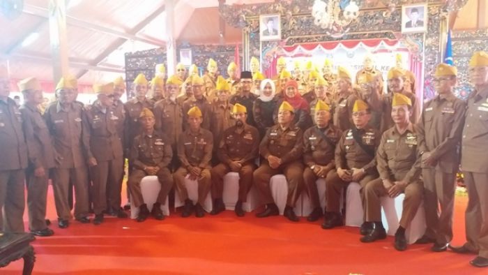 Peringati HLUN ke-23, Khofifah Bagikan PKH Plus Rp 2 juta ke 50 Ribu Lansia Peringati HLUN ke-23, Khofifah Bagikan PKH Plus Rp 2 juta ke 50 Ribu Lansia
