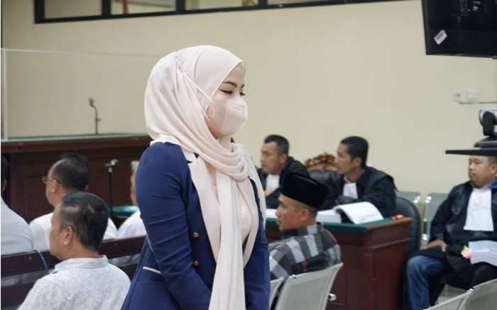Begini Penjelasan Ayu Khoirunita, Istri Muda Bupati Bangkalan yang Mundur dari Saksi Kasus Korupsi Begini Penjelasan Ayu Khoirunita, Istri Muda Bupati Bangkalan yang Mundur dari Saksi Kasus Korupsi