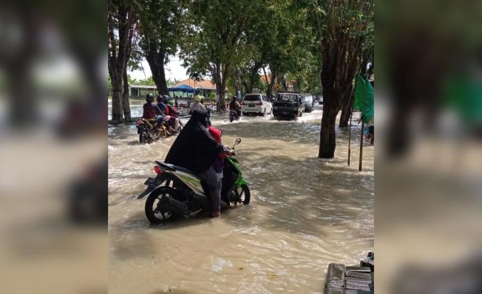 Kali Lamong Meluap, Ribuan Rumah di Benjeng dan Balongpangang Terendam Kali Lamong Meluap, Ribuan Rumah di Benjeng dan Balongpangang Terendam