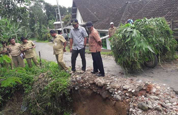 DPRD Blitar Temukan Banyak Infrastruktur Rusak Belum Dianggarkan APBD 2018