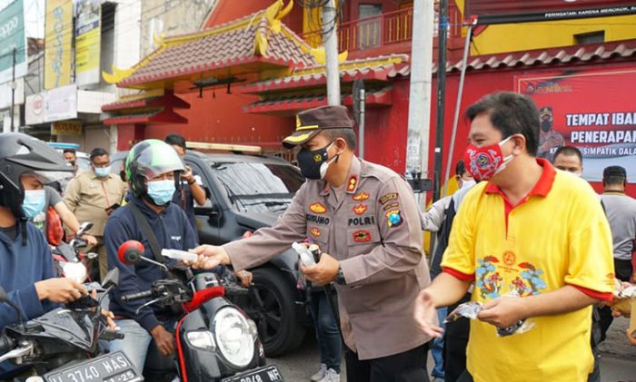 Hari Bhayangkara ke-75, Polresta Sidoarjo Gelar Aksi Simpatik Edukasi Prokes di Tempat Ibadah Hari Bhayangkara ke-75, Polresta Sidoarjo Gelar Aksi Simpatik Edukasi Prokes di Tempat Ibadah