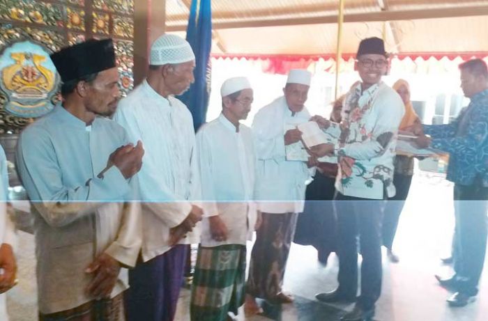 Tunaikan Janji di Masa Kampanye, Bupati Bangkalan Berikan Insentif untuk Guru Ngaji dan Madin