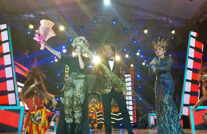 Meriahkan HUT ke-26 MNC TV, Via Vallen Goyang Warga Sidoarjo Meriahkan HUT ke-26 MNC TV, Via Vallen Goyang Warga Sidoarjo