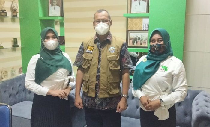 Tekan Laju Covid-19, HKTI Donasikan Ribuan Dosis Ivermectin ke Bangkalan Tekan Laju Covid-19, HKTI Donasikan Ribuan Dosis Ivermectin ke Bangkalan
