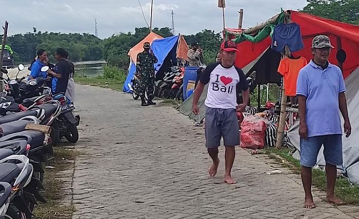 Dua Warga Pengungsi di Tanggul Brantas Jombang Meninggal Dunia, Keduanya Lansia Dua Warga Pengungsi di Tanggul Brantas Jombang Meninggal Dunia, Keduanya Lansia