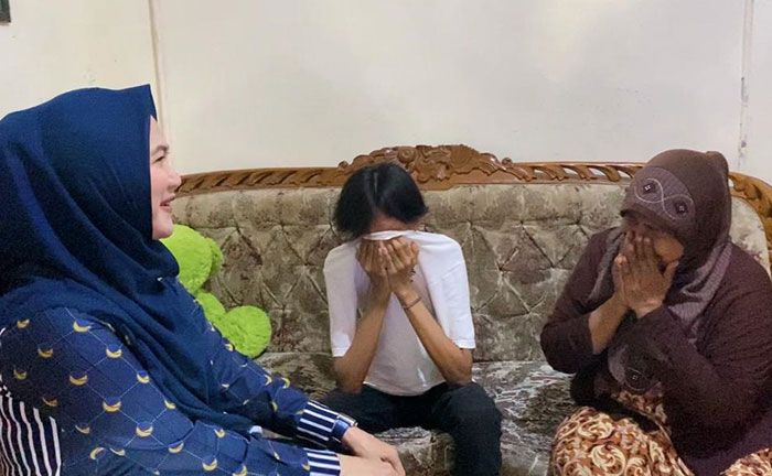 Lita Machfud Arifin Turun Tangan Bantu Pelajar yang Ijazahnya Tertahan dan Gagal Lanjut Sekolah Lita Machfud Arifin Turun Tangan Bantu Pelajar yang Ijazahnya Tertahan dan Gagal Lanjut Sekolah