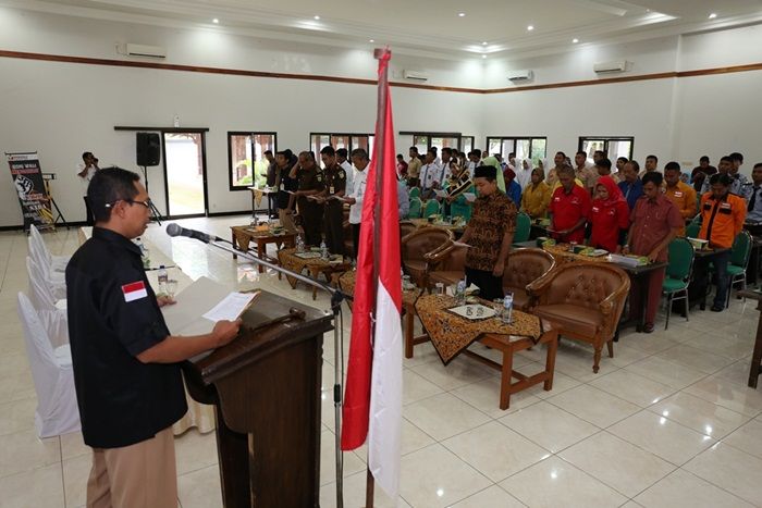 Pemilih Pemula di Tuban Deklarasi Tolak Politik Uang dan Isu SARA Pemilih Pemula di Tuban Deklarasi Tolak Politik Uang dan Isu SARA