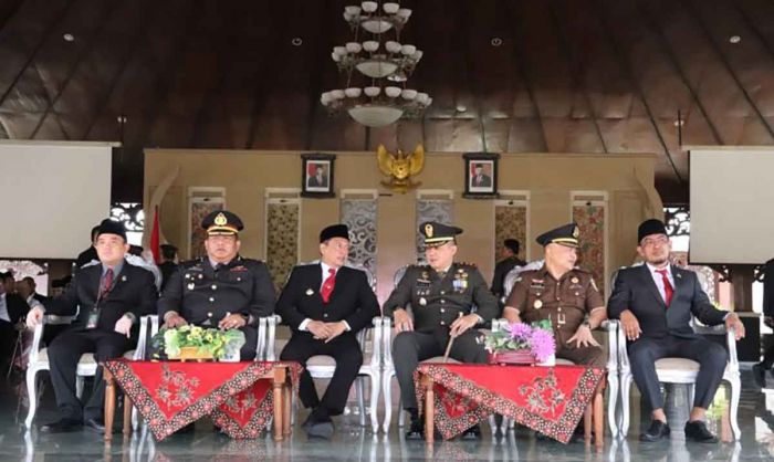 Peringati Hari Kesaktian Pancasila, Pj Bupati Pamekasan Berikan Hadiah untuk Veteran Peringati Hari Kesaktian Pancasila, Pj Bupati Pamekasan Berikan Hadiah untuk Veteran