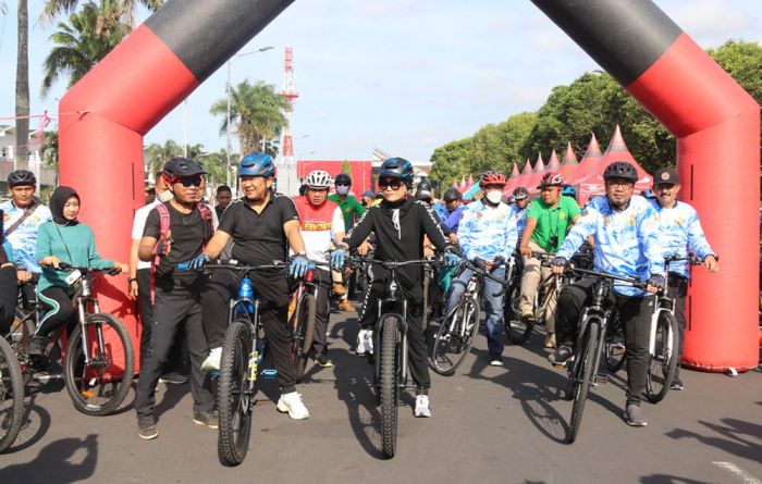 Kampanye Hemat Energi, Bupati Jember Ajak OPD dan Masyarakat Gowes Tiap Hari Selasa Kampanye Hemat Energi, Bupati Jember Ajak OPD dan Masyarakat Gowes Tiap Hari Selasa