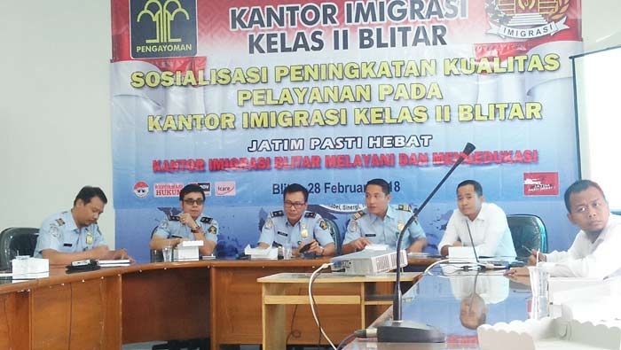 Tak Main-main Perangi Calo, Kanim Kelas II Blitar Beri Paspor Gratis Bagi Warga Tak Main-main Perangi Calo, Kanim Kelas II Blitar Beri Paspor Gratis Bagi Warga