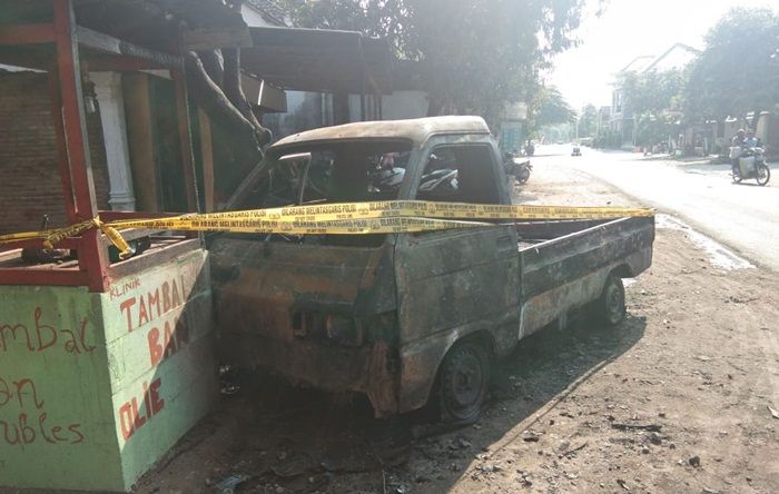 Angkut BBM 31 Jerigen, Pick Up di Ngawi Ludes Terbakar Angkut BBM 31 Jerigen, Pick Up di Ngawi Ludes Terbakar
