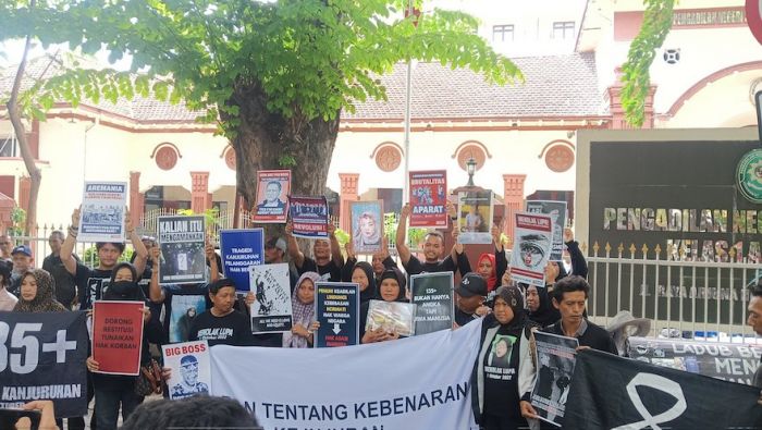 Sidang Restitusi, Keluarga Korban Tragedi Kanjuruhan Tuntut Rp17,5 M dan Tagih Janji Presiden Sidang Restitusi, Keluarga Korban Tragedi Kanjuruhan Tuntut Rp17,5 M dan Tagih Janji Presiden