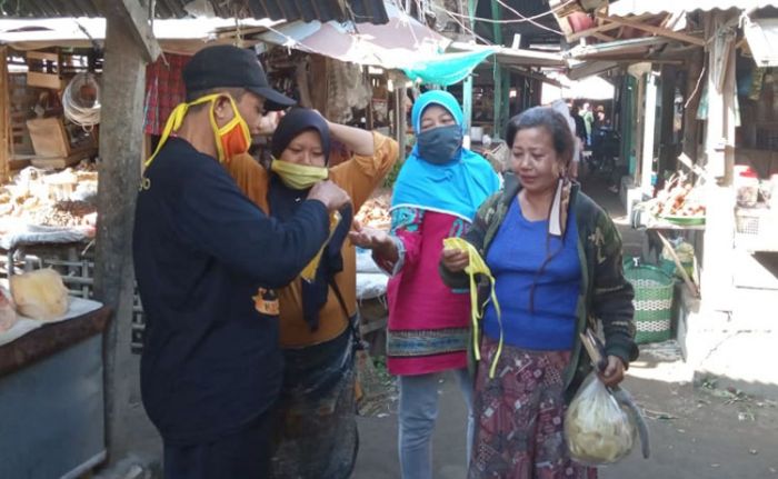 Laskar Sri Aji Joyoboyo Lanjutkan Bagi-bagi Masker Gratis