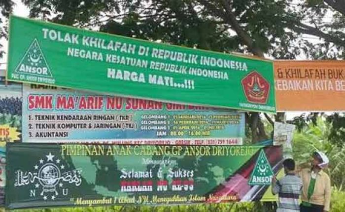Spanduk Penerimaan Siswa Baru di Gresik Dibredel, Ini Jawaban Satpol PP Spanduk Penerimaan Siswa Baru di Gresik Dibredel, Ini Jawaban Satpol PP