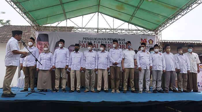 Usai Dilantik, Pengurus Gerindra Gresik Salurkan Sembako untuk Warga Kurang Beruntung Usai Dilantik, Pengurus Gerindra Gresik Salurkan Sembako untuk Warga Kurang Beruntung