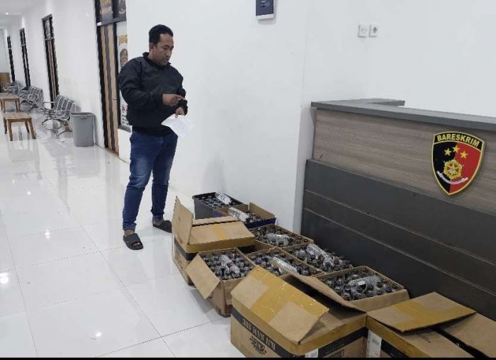 Jelang Ramadan, Polres Pamekasan Amankan Ratusan Botol Miras Hasil Razia Warung dan Kios