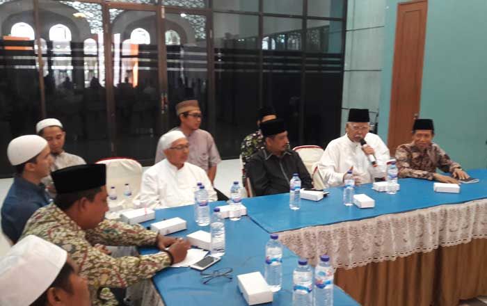 Mendiskusikan Kembali Slogan Gresik sebagai Kota Wali dan Santri Mendiskusikan Kembali Slogan Gresik sebagai Kota Wali dan Santri