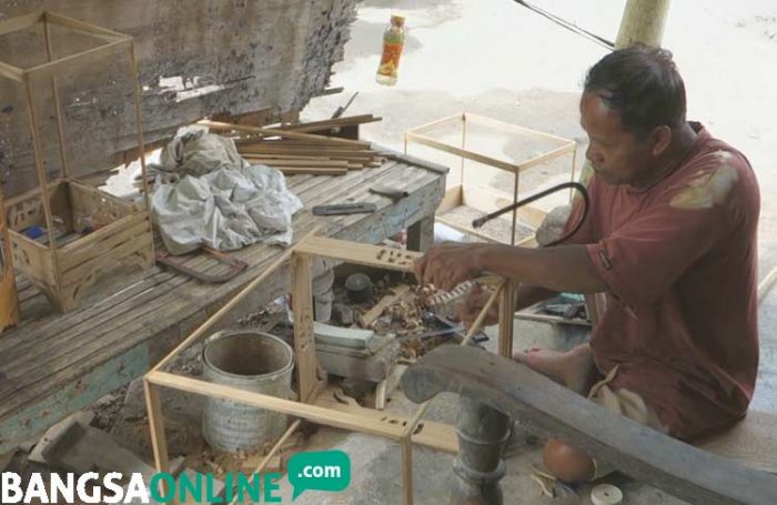 Kegigihan Slamet Warga Jelakombo Jombang: Tak Menyerah Meski Idap Polio Kegigihan Slamet Warga Jelakombo Jombang: Tak Menyerah Meski Idap Polio