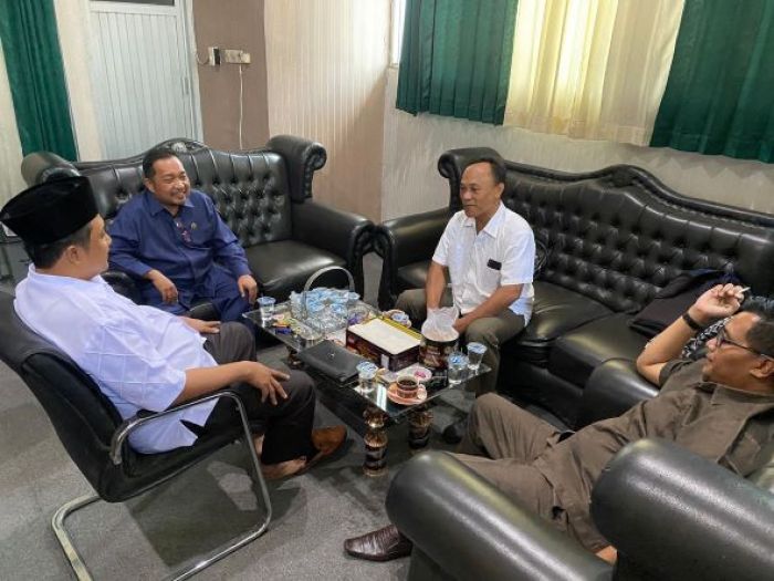 Bupati Karna Dianggap Gagal Realisasikan Program Pusat, DPRD-Ketua Parpol Kecewa Bupati Situbondo Bupati Karna Dianggap Gagal Realisasikan Program Pusat, DPRD-Ketua Parpol Kecewa Bupati Situbondo