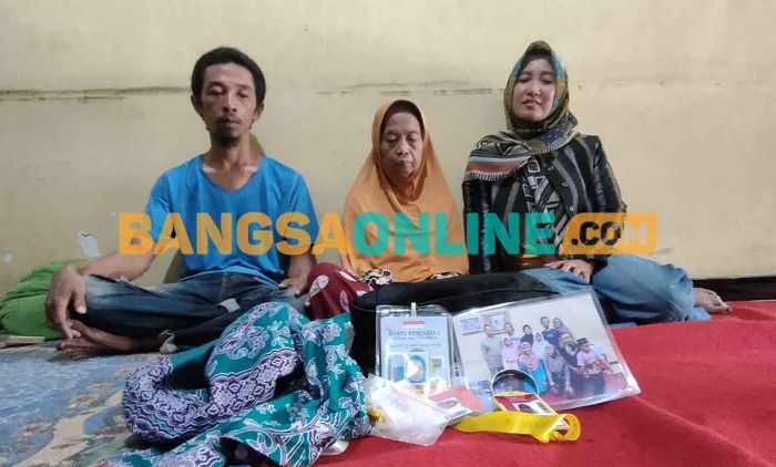 Viral! JCH dari Kota Kediri ini Malah Minta Pulang saat Mau Berangkat ke Makkah Viral! JCH dari Kota Kediri ini Malah Minta Pulang saat Mau Berangkat ke Makkah