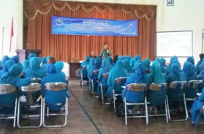 Ibu-Ibu PKK Kecamatan Klojen Diberi Wasbang tentang Bahaya Radikalisme Ibu-Ibu PKK Kecamatan Klojen Diberi Wasbang tentang Bahaya Radikalisme