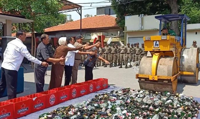 Ribuan Miras Tanpa Izin Dimusnahkan Satpol PP Sidoarjo