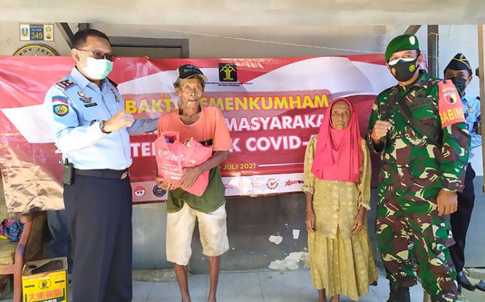 Peduli Sesama, Lapas Kelas IIA Pamekasan Salurkan 75 Paket Bansos untuk Warga Terdampak Covid-19 Peduli Sesama, Lapas Kelas IIA Pamekasan Salurkan 75 Paket Bansos untuk Warga Terdampak Covid-19