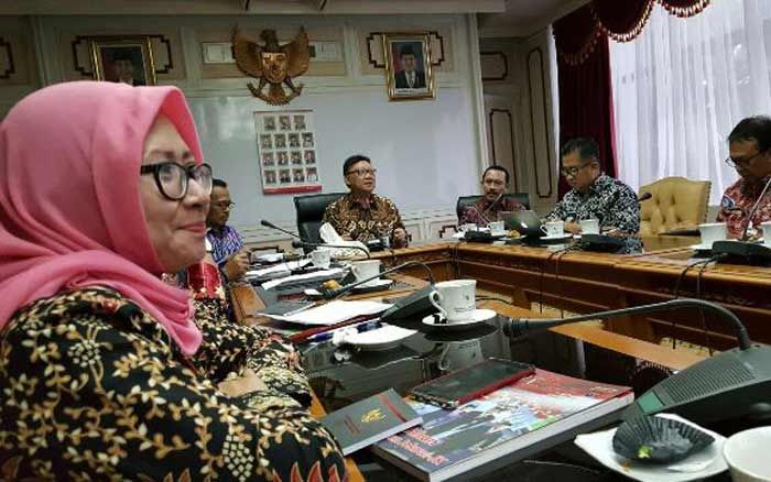 Bertemu Mendagri, Adkasi Perjuangkan Nasib Honorer K2 Bertemu Mendagri, Adkasi Perjuangkan Nasib Honorer K2