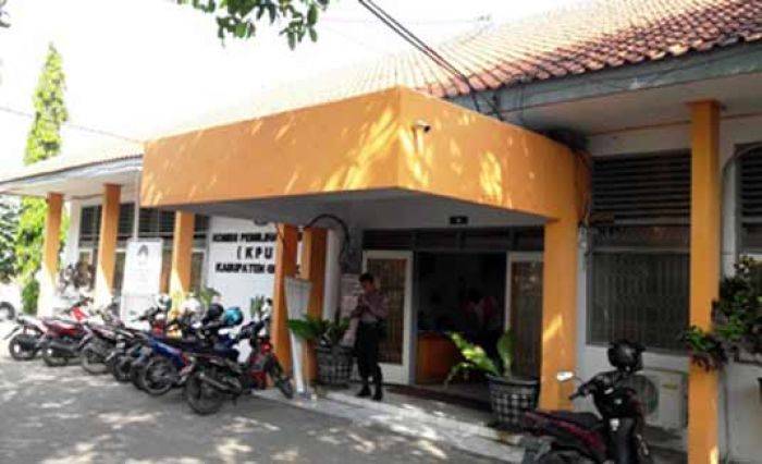 Paslon Berkah Kampanye Akbar di Bungah, Polres Gresik Jaga Ketat Kantor KPUD Paslon Berkah Kampanye Akbar di Bungah, Polres Gresik Jaga Ketat Kantor KPUD