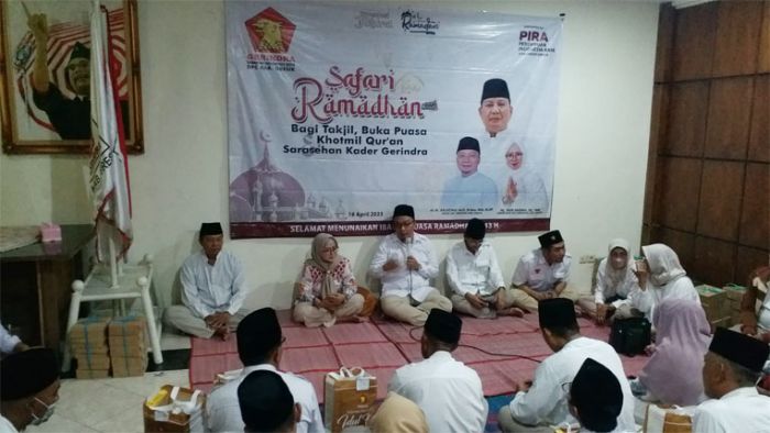 Bangun Soliditas, Ramadan 1444 H Gerindra Gresik Bagi Bingkisan dan 8 Ribu Takjil 