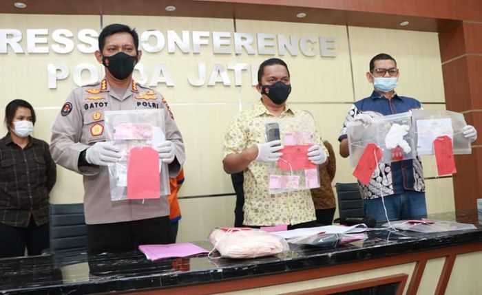 Tawarkan Jasa Esek-Esek, Mucikari Karaoke Next KTV Blitar Diringkus Polda Jatim Tawarkan Jasa Esek-Esek, Mucikari Karaoke Next KTV Blitar Diringkus Polda Jatim