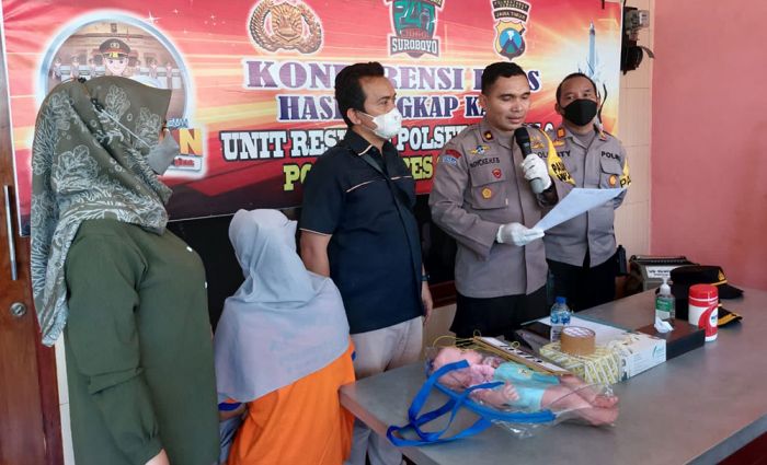 Rekonstruksi Pembunuhan Bayi oleh Ibu Kandung, Tersangka Peragakan 19 Adegan Rekonstruksi Pembunuhan Bayi oleh Ibu Kandung, Tersangka Peragakan 19 Adegan