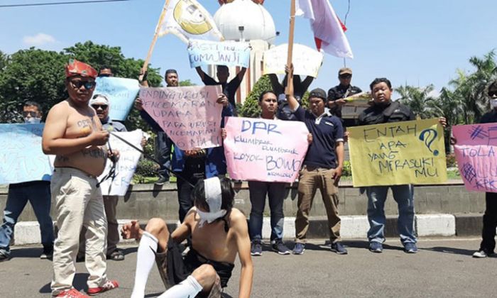 Forwas Kecam Kekerasan Terhadap Jurnalis Lewat Aksi Teatrikal Forwas Kecam Kekerasan Terhadap Jurnalis Lewat Aksi Teatrikal