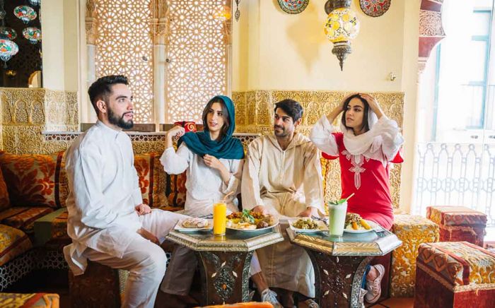 Jangan Dilakukan! 7 Kesalahan saat Bertamu di Hari Lebaran Jangan Dilakukan! 7 Kesalahan saat Bertamu di Hari Lebaran