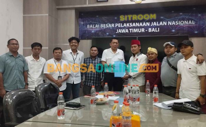Projo Sampang Kawal Pembangunan 2 Jalan Poros Kabupaten Senilai Rp91 Miliar Projo Sampang Kawal Pembangunan 2 Jalan Poros Kabupaten Senilai Rp91 Miliar