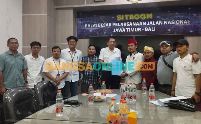 Projo Sampang Kawal Pembangunan 2 Jalan Poros Kabupaten Senilai Rp91 Miliar