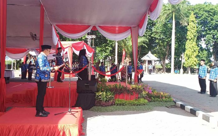 Upacara Peringatan HUT Korpri, PGRI, dan HKN 2024, ini Pesan Wabup Gresik kepada Guru dan Nakes Upacara Peringatan HUT Korpri, PGRI, dan HKN 2024, ini Pesan Wabup Gresik kepada Guru dan Nakes