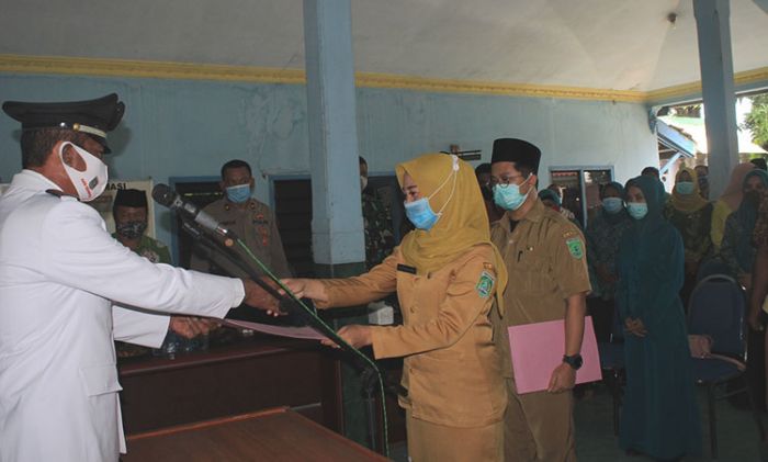 Prosesi Pelantikan Perangkat Desa Ngerong Kabupaten Pasuruan Dijaga Ketat Aparat Prosesi Pelantikan Perangkat Desa Ngerong Kabupaten Pasuruan Dijaga Ketat Aparat