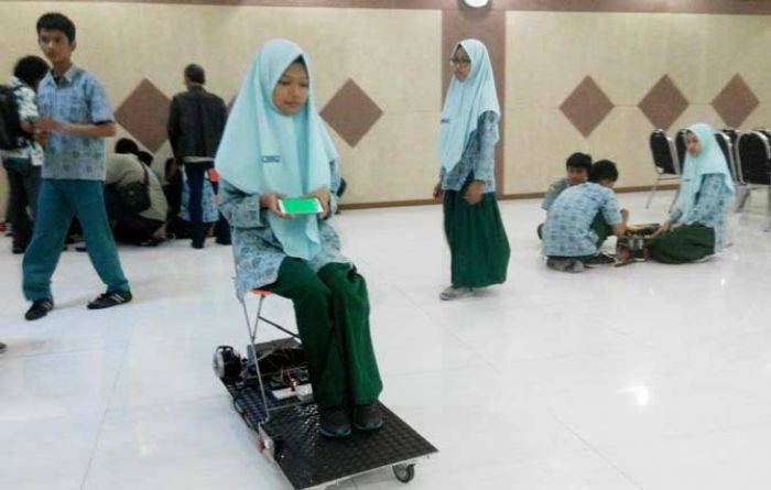 Ramah Lingkungan, Kendaraan Elektrik Berbasis Android Karya Siswa Smamda Sidoarjo Sabet Juara