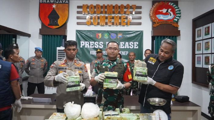 Dandim Sumenep Ungkap Kronologi Penemuan 35Kg Sabu oleh Nelayan Dandim Sumenep Ungkap Kronologi Penemuan 35Kg Sabu oleh Nelayan