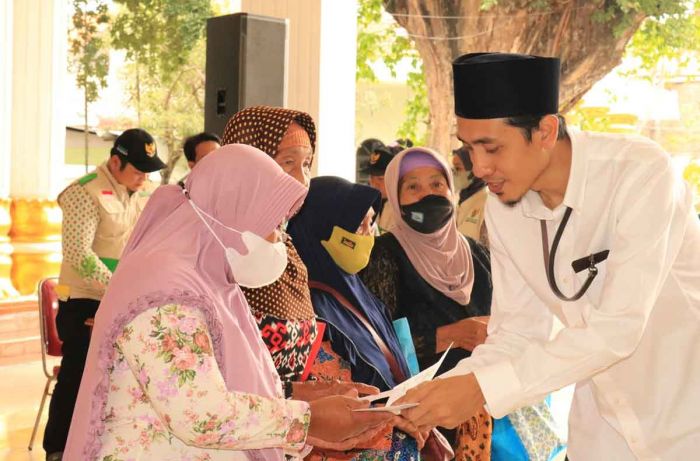 Baznas Sidoarjo Salurkan Bantuan Biaya Hidup ke Ratusan Dhuafa