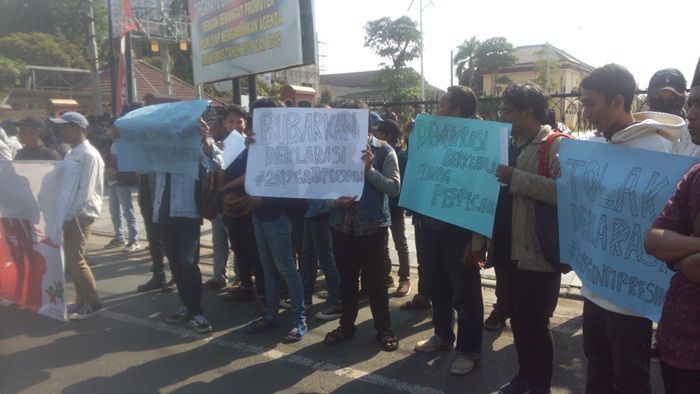 Tak Kantongi Izin, Deklarasi Ganti Presiden 2019 akan Tetap Digelar di Tugu Pahlawan Tak Kantongi Izin, Deklarasi Ganti Presiden 2019 akan Tetap Digelar di Tugu Pahlawan