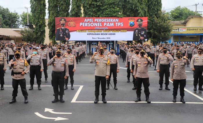 Pimpin Apel Pergerakan PAM TPS, Kapolres Kediri: Bila Bergerombol Bubarkan dengan Santun Pimpin Apel Pergerakan PAM TPS, Kapolres Kediri: Bila Bergerombol Bubarkan dengan Santun