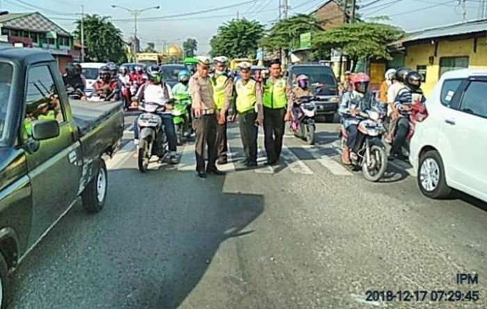 Kecelakaan di Geluran Sidoarjo, Pengendara Motor Tewas Terserempet Truk