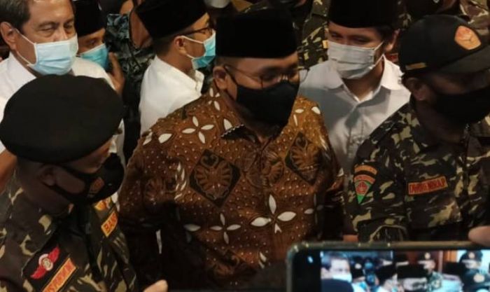 Menag Yaqut Kutuk Keras Pengeboman di Depan Gereja Katedral Makassar Menag Yaqut Kutuk Keras Pengeboman di Depan Gereja Katedral Makassar