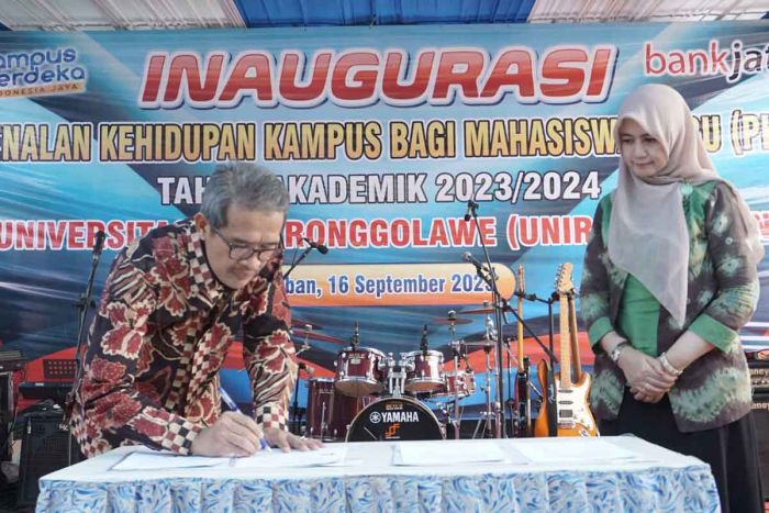 Penutupan PKKMB Unirow Tuban, Paparkan Program OK OCE Kemenkraf Penutupan PKKMB Unirow Tuban, Paparkan Program OK OCE Kemenkraf