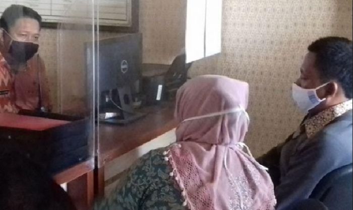 Pastikan Kehamilan, Gadis Probolinggo yang Dibawa Kabur Tetangga Bakal Tes Urine Pastikan Kehamilan, Gadis Probolinggo yang Dibawa Kabur Tetangga Bakal Tes Urine