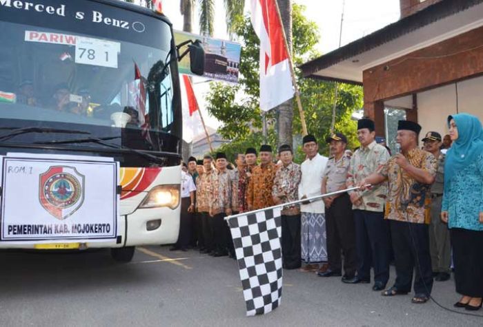 Bupati MKP Berangkatkan JCH Mojokerto Tahun 2017