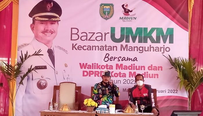 Kenalkan Produk UMKM Kecamatan Manguharjo, Pemkot Madiun Gelar Bazar di Bantaran Kali