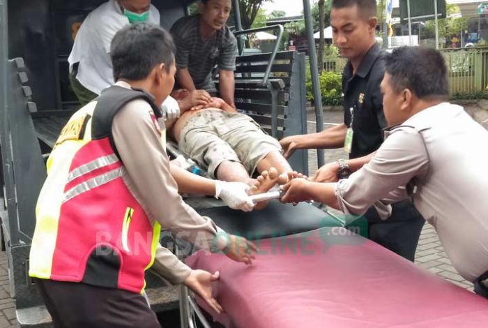 Rombongan Wisatawan Asal Lamongan Terlibat Laka di Tuban, 1 Luka Parah Rombongan Wisatawan Asal Lamongan Terlibat Laka di Tuban, 1 Luka Parah